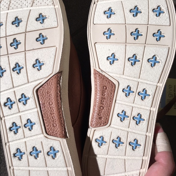 Toms! - Picture 3 of 4