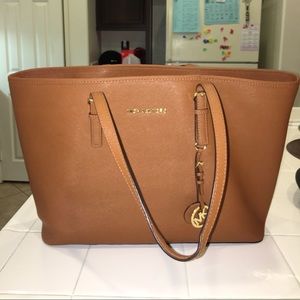 ‼️SALE‼️Michael Kors Saffiano Leather Jet Set Tote