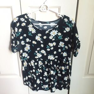 Women's Top with Daisy Design!
