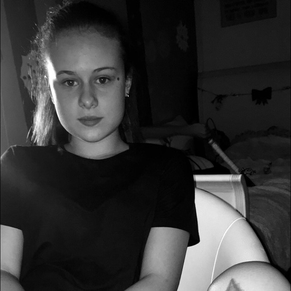 Meet your Posher, Chloe