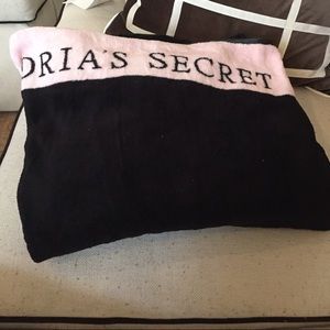 Super soft Victoria Secret throw!