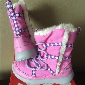 NIB Nike Rosherun Sneakerboot