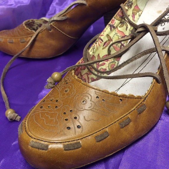 Vintage 1960's inspired 3" heels.