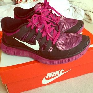 ✨GREAT DEAL✨Purple and Black Nike Free Run 5.0