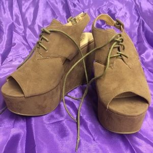 Retro velvet platform wedges