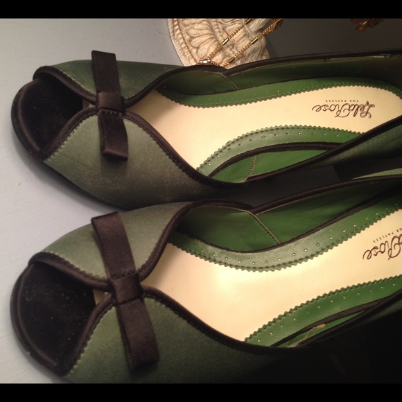 Lela Rose Mint green satin peep toe pumps w bowtie - Picture 2 of 4