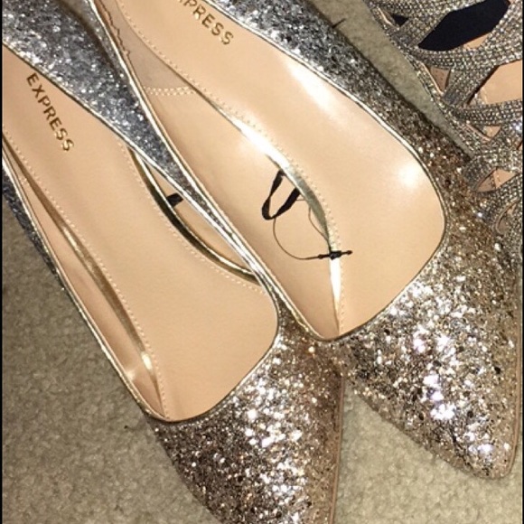 Express pointed pumps