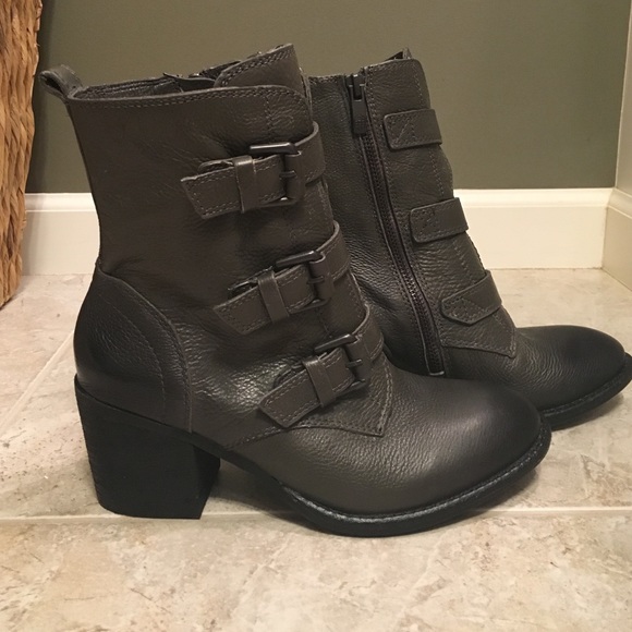 Vince Camuto grey leather boots size 7.5  new