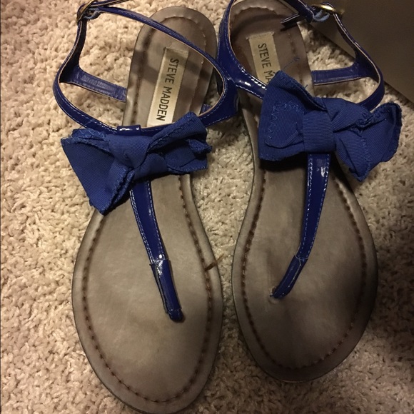 Cute Steve Madden bow sandals.