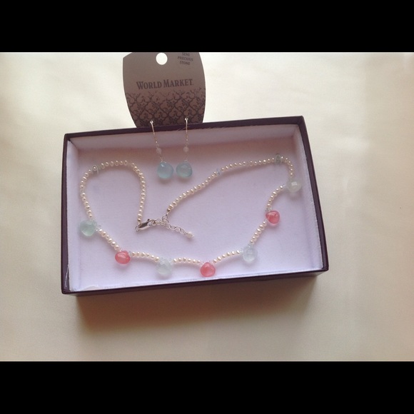 Semi-precious stones pearl necklace & earring set