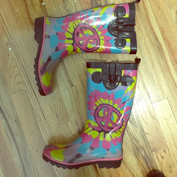 Rainbow Peace Sign Rainboots 🍭