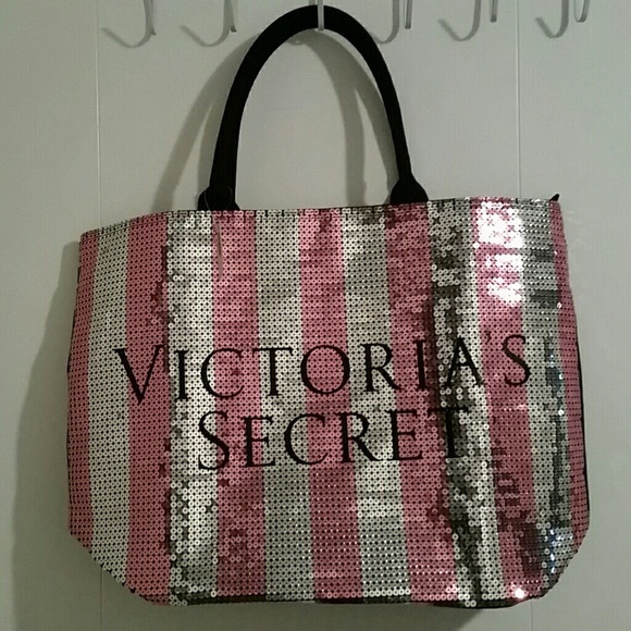 Victoria's Secret Handbags - Victoria's Secret large getaway bag