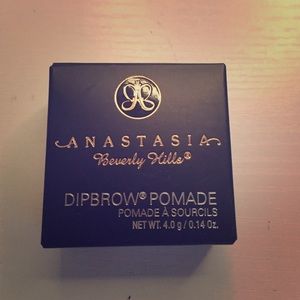 Anastasia Beverly Hills pomade