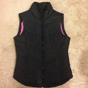 Small black Aeropostale vest