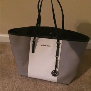 Beautiful Michael Kors bag like new