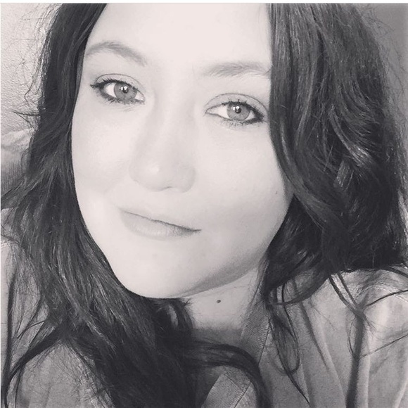 Meet your Posher, Amy - Picture 4 of 7