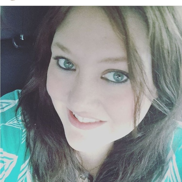 Meet your Posher, Amy - Picture 5 of 7