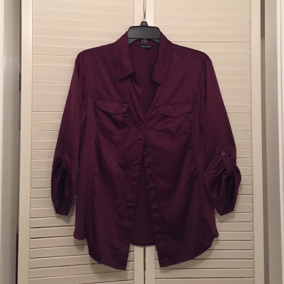 Daisy Fuentes button down blouse