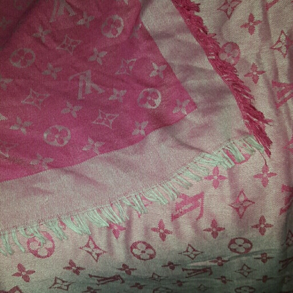 Louis vuitton scarf