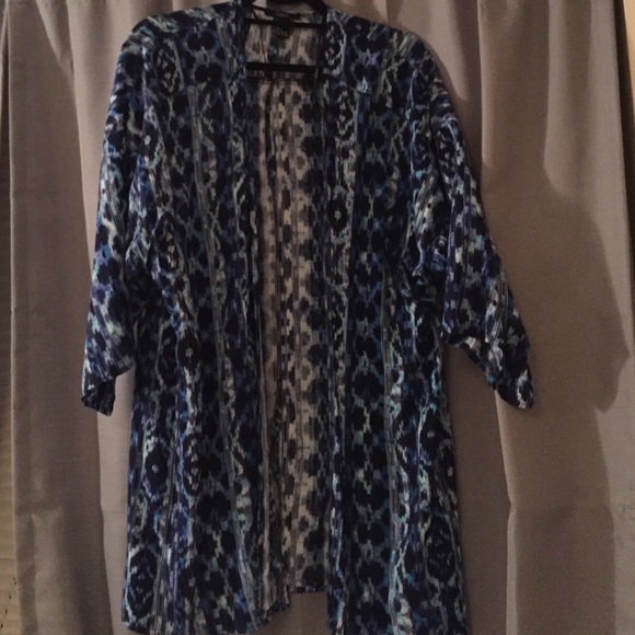 Blue pattern kimono -- perfect with leggings