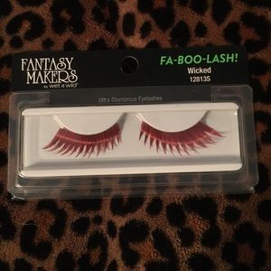 Red False Eyelashes • Wet n Wild