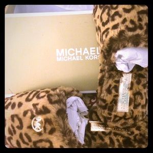 Michael Kors Slippers Size 10