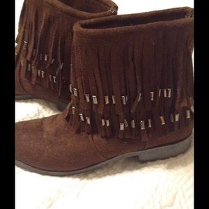 Suede tassel boots