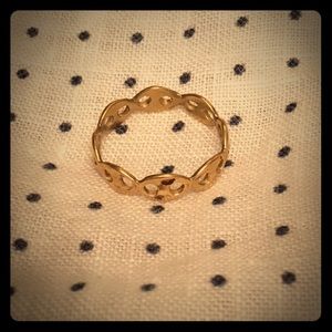 Vintage gold circle pattern ring
