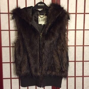 BB Dakota faux fur vest in xs