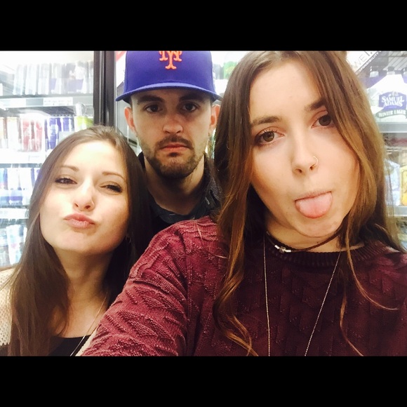 Meet your Posher, Devyn - Picture 2 of 3