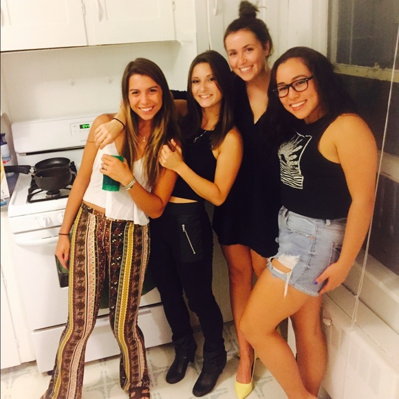 Meet your Posher, Devyn - Picture 3 of 3