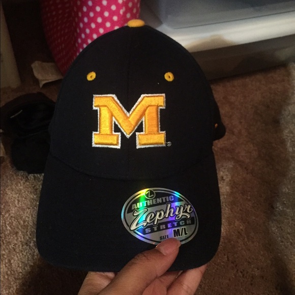 AUTH TEAM FITTED HAT