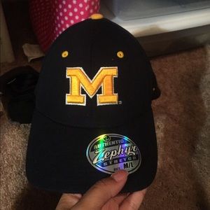 AUTH TEAM FITTED HAT
