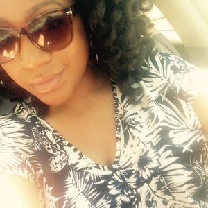 Meet your Posher, Ebony