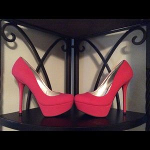 Size 7 pink DEB heels!