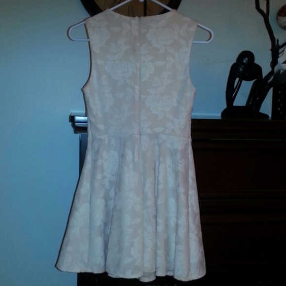 Dress - Picture 2 of 4