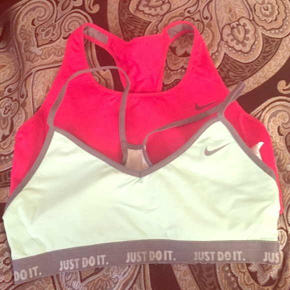 Nike sports bra bundle
