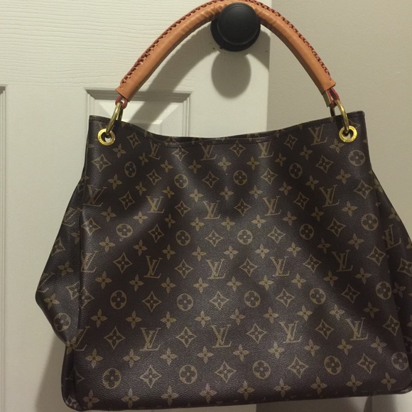 Great condition knockoff Louis Vuitton bag.