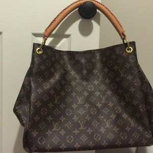 Great condition knockoff Louis Vuitton bag.