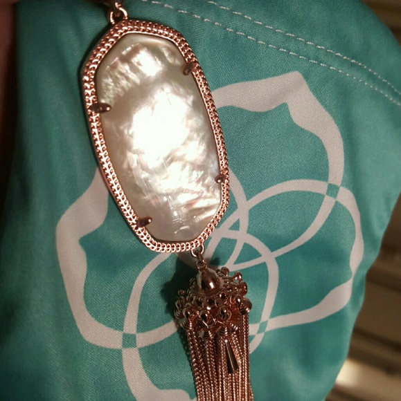 ☆SOLD☆Kendra Scott Rose Gold Rayne Necklace - Picture 2 of 3