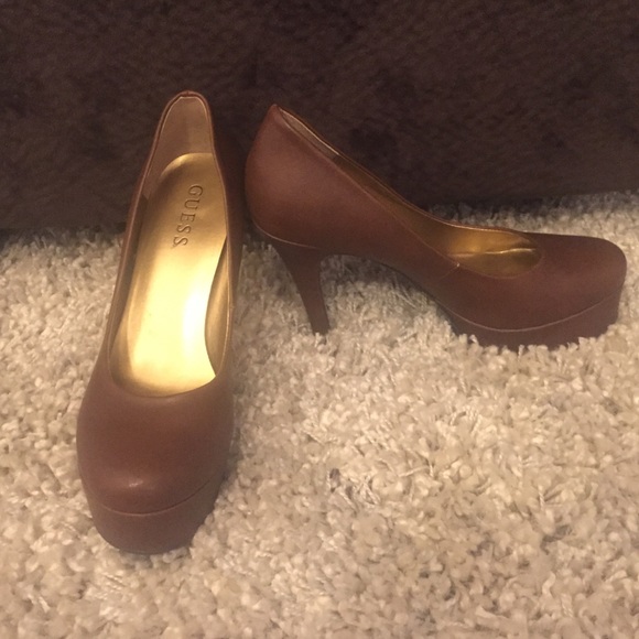 Guess Medium brown platform heel. 4.5"