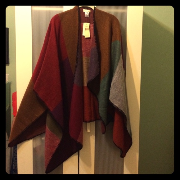 STUNNING NWT Blanket Poncho