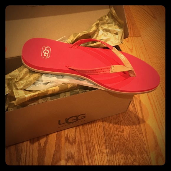 Ugg flip flops