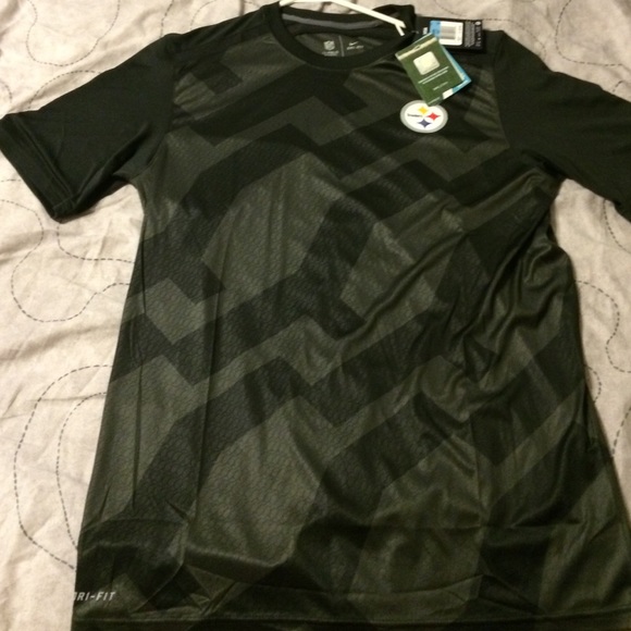 Adult Medium Nike Pittsburgh Steelers Shirt