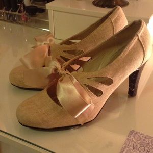 Ann Marino bow heels