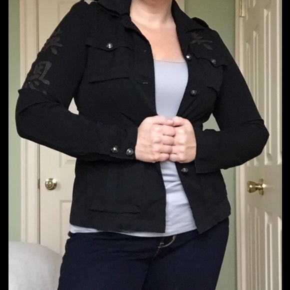 Military-style black jacket, Vietnamese characters