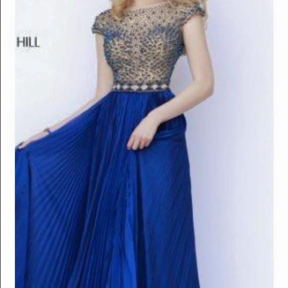 Sherri Hill formal gown - Picture 3 of 4