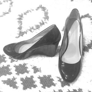 Banana republic black patent leather wedge pumps