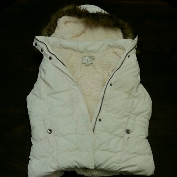 Green tea women's medium ivory vest