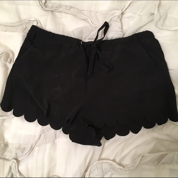 H&M Pants - Scalloped Black Shorts